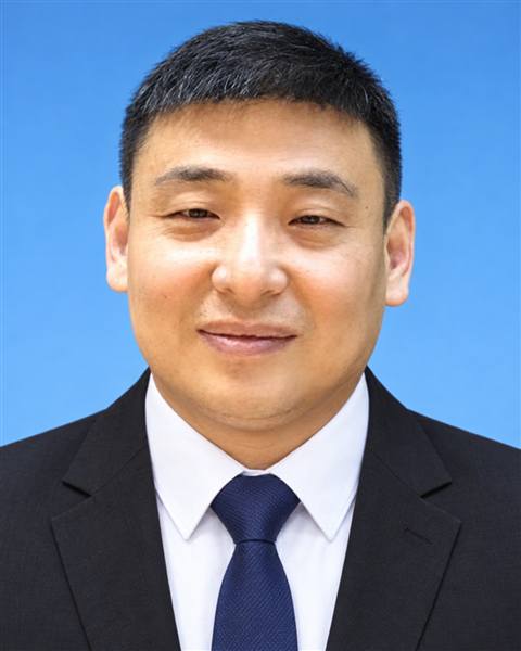 何鑫